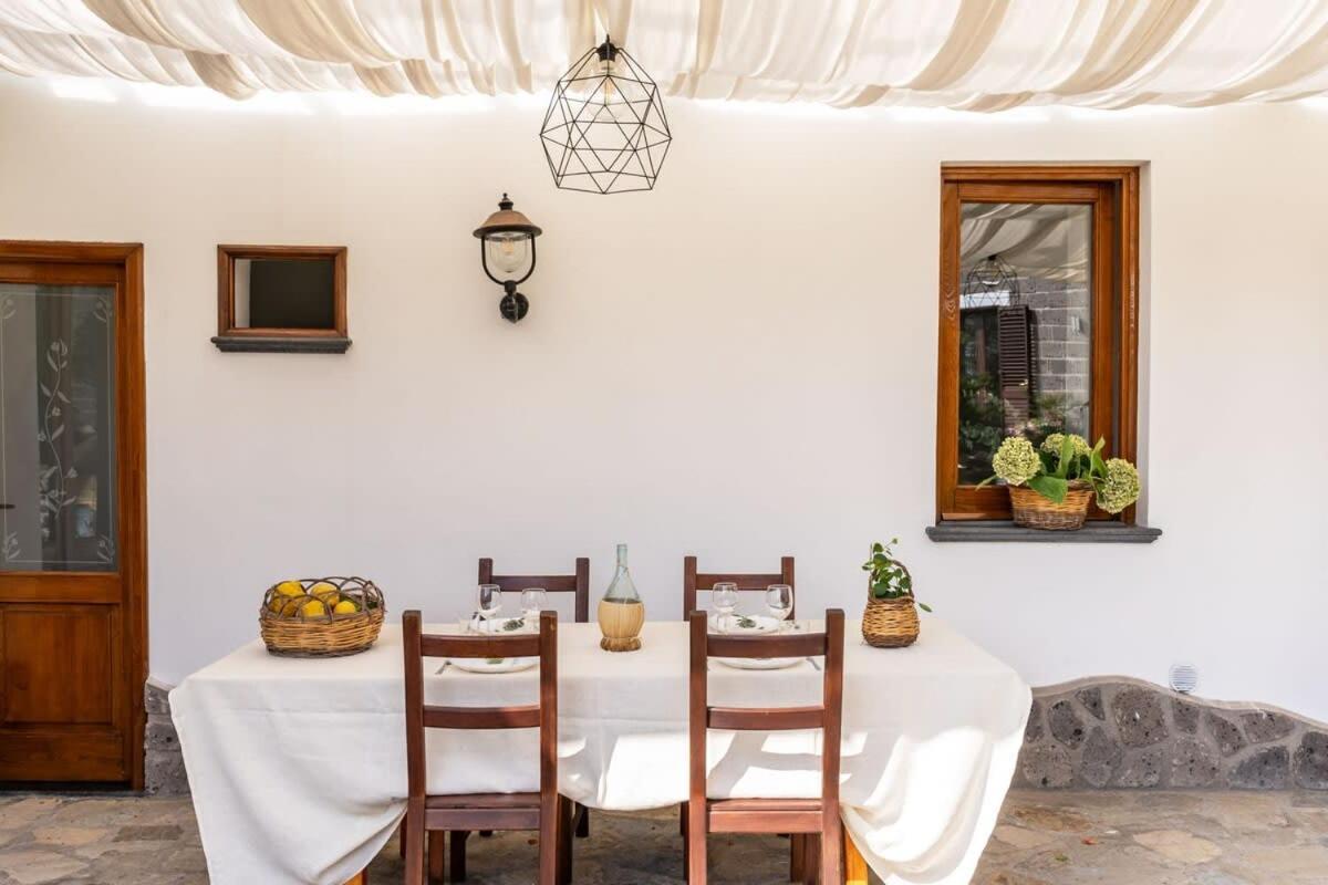Villa Mimosa Rustic Elegance Views & Pool ماسّا لوبْرينسِ المظهر الخارجي الصورة
