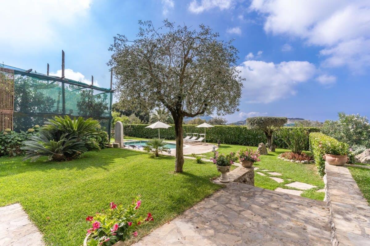 Villa Mimosa Rustic Elegance Views & Pool ماسّا لوبْرينسِ المظهر الخارجي الصورة