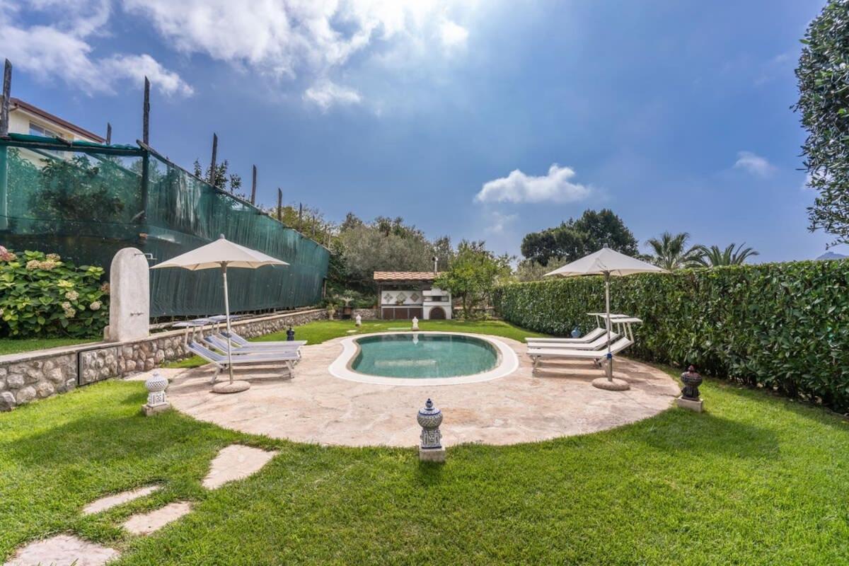 Villa Mimosa Rustic Elegance Views & Pool ماسّا لوبْرينسِ المظهر الخارجي الصورة