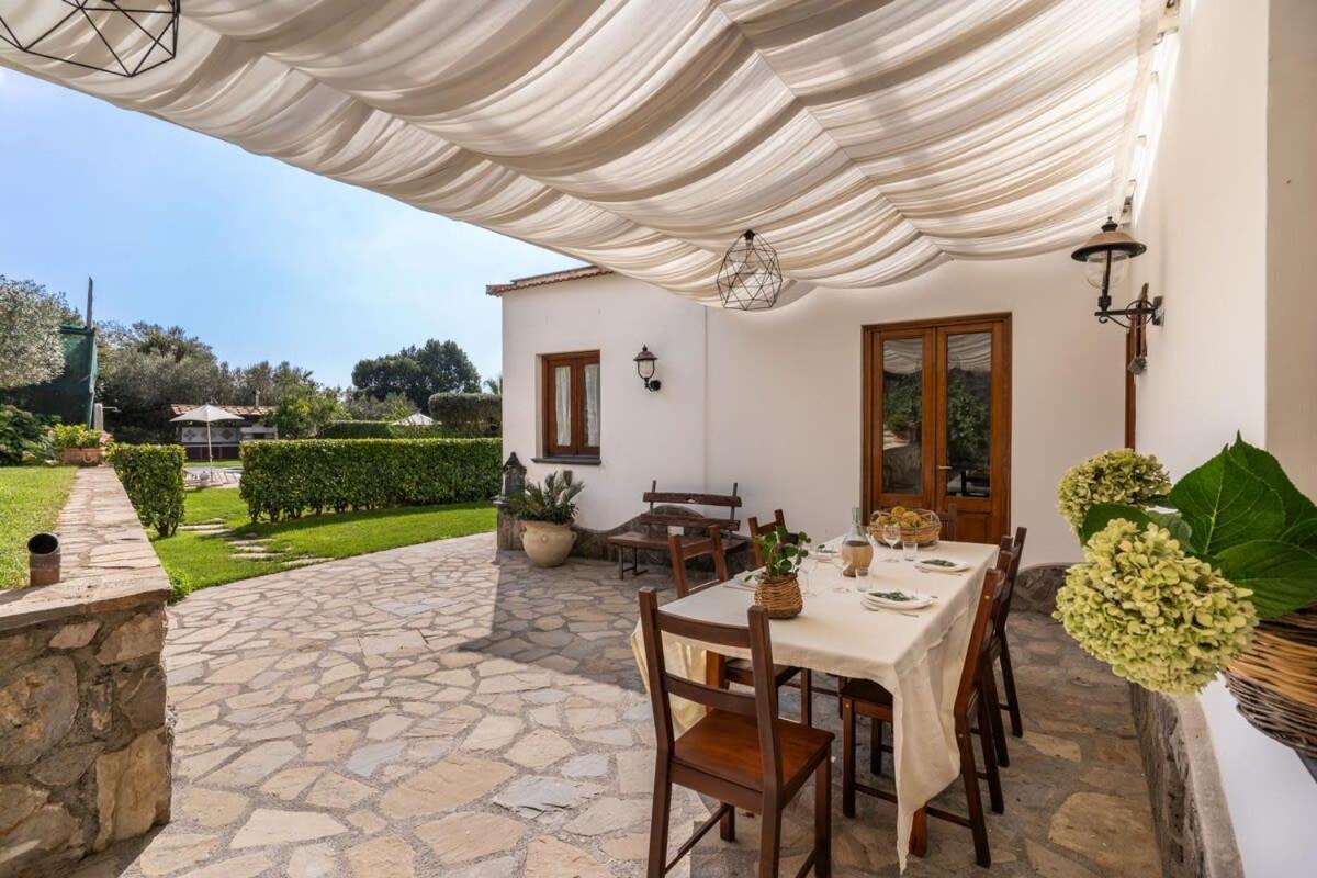 Villa Mimosa Rustic Elegance Views & Pool ماسّا لوبْرينسِ المظهر الخارجي الصورة
