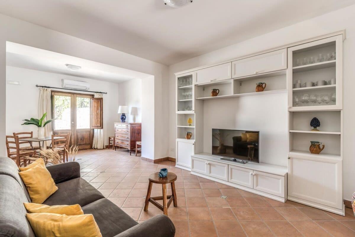 Villa Mimosa Rustic Elegance Views & Pool ماسّا لوبْرينسِ المظهر الخارجي الصورة