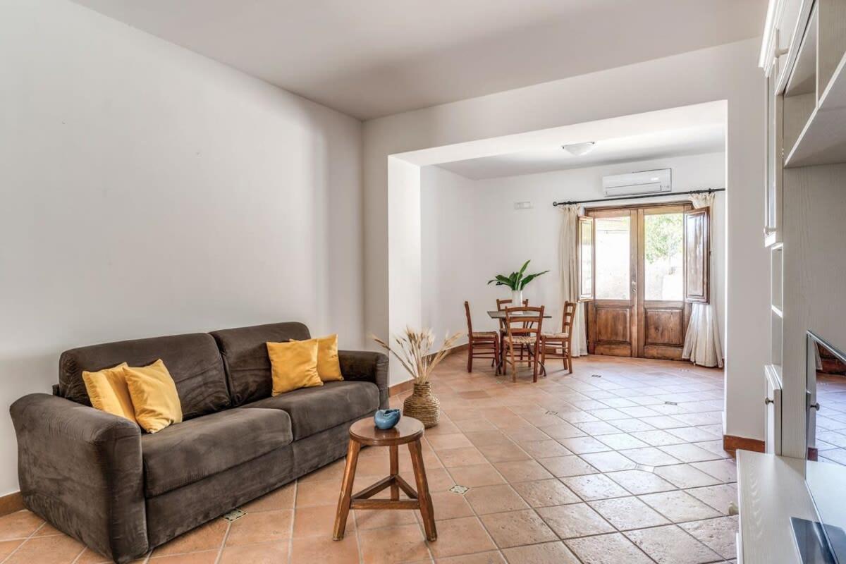 Villa Mimosa Rustic Elegance Views & Pool ماسّا لوبْرينسِ المظهر الخارجي الصورة
