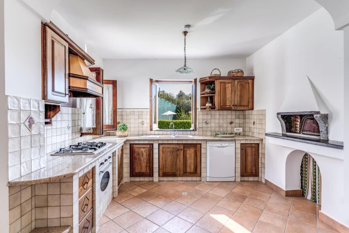 Villa Mimosa Rustic Elegance Views & Pool ماسّا لوبْرينسِ المظهر الخارجي الصورة