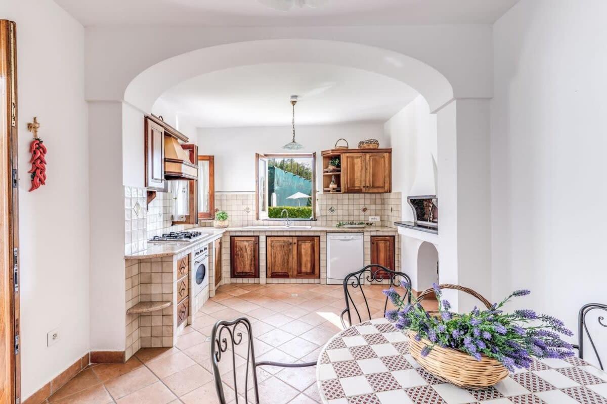 Villa Mimosa Rustic Elegance Views & Pool ماسّا لوبْرينسِ المظهر الخارجي الصورة