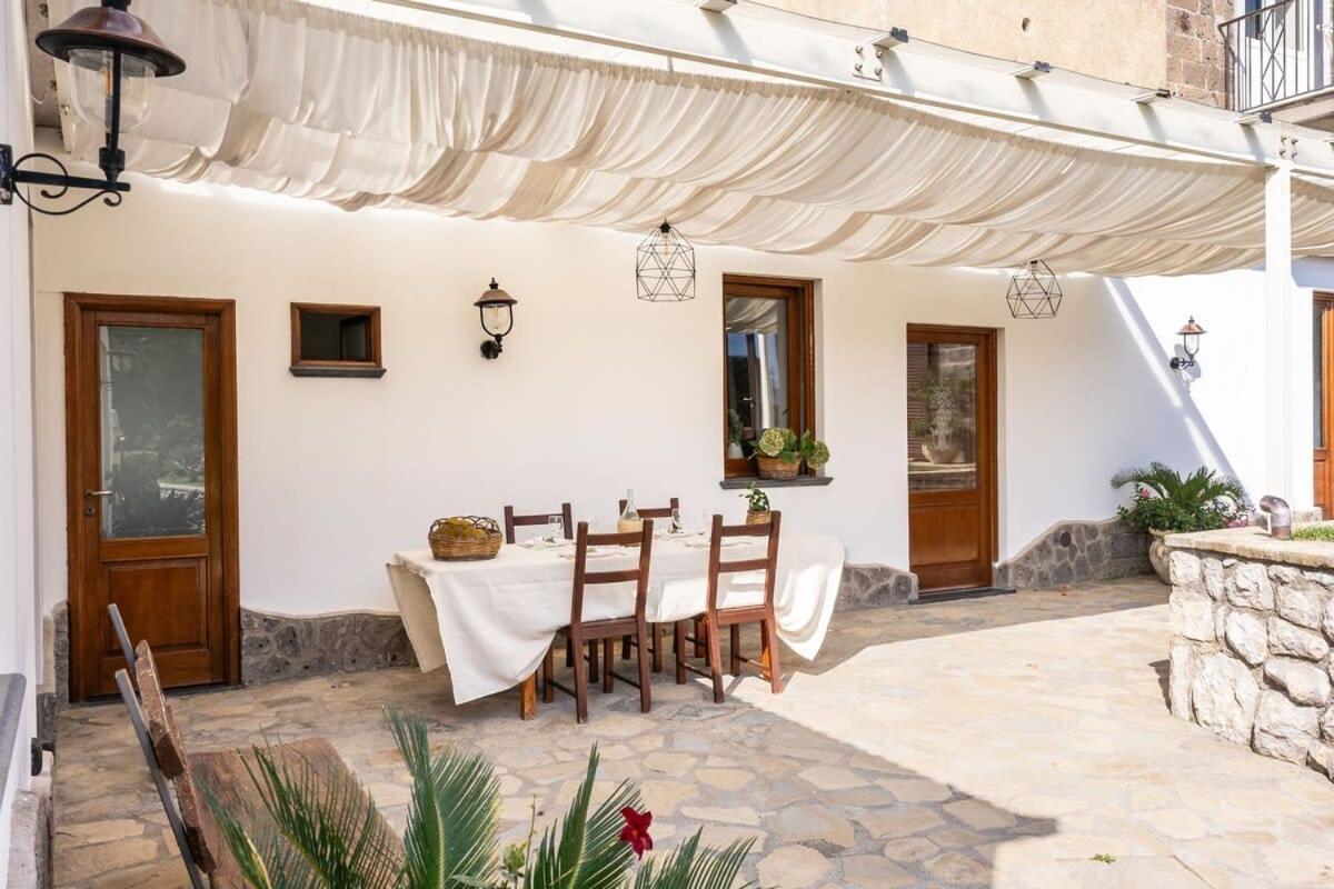 Villa Mimosa Rustic Elegance Views & Pool ماسّا لوبْرينسِ المظهر الخارجي الصورة