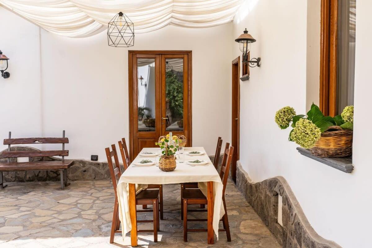 Villa Mimosa Rustic Elegance Views & Pool ماسّا لوبْرينسِ المظهر الخارجي الصورة