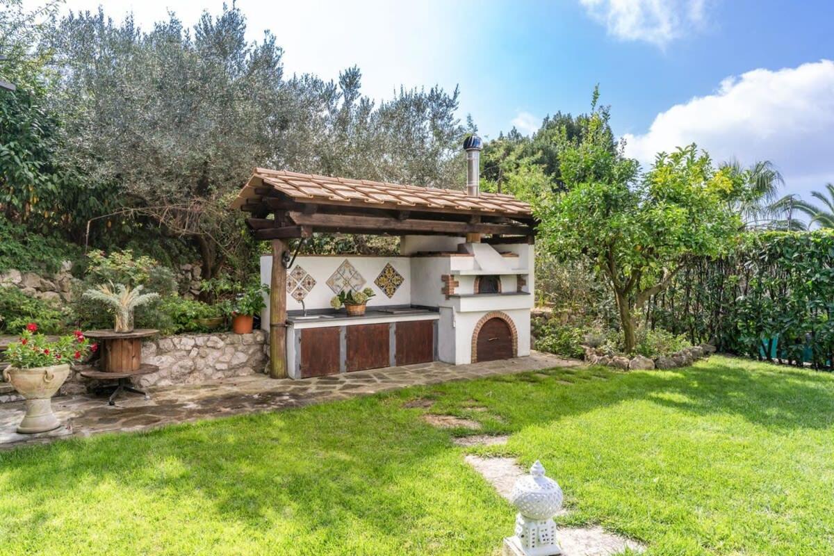 Villa Mimosa Rustic Elegance Views & Pool ماسّا لوبْرينسِ المظهر الخارجي الصورة