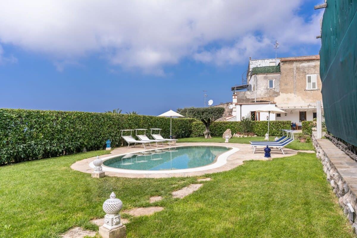 Villa Mimosa Rustic Elegance Views & Pool ماسّا لوبْرينسِ المظهر الخارجي الصورة