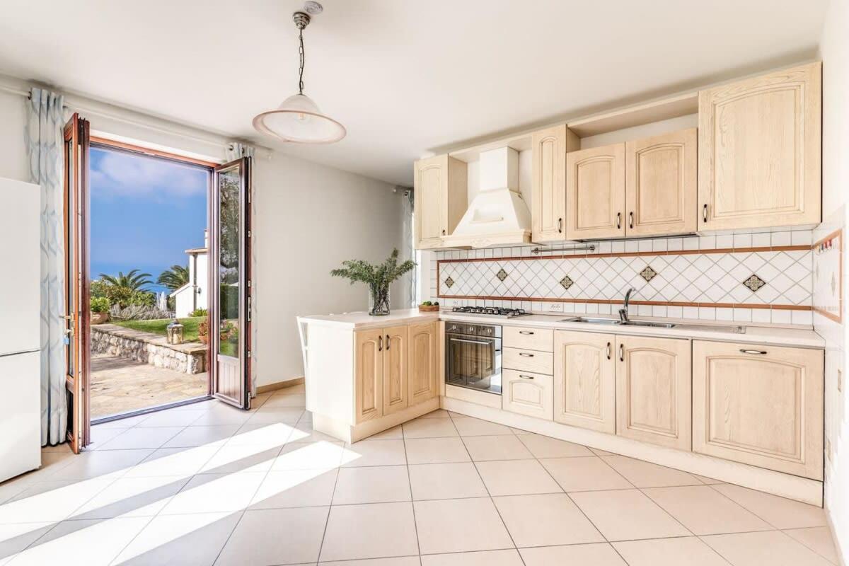 Villa Mimosa Rustic Elegance Views & Pool ماسّا لوبْرينسِ المظهر الخارجي الصورة